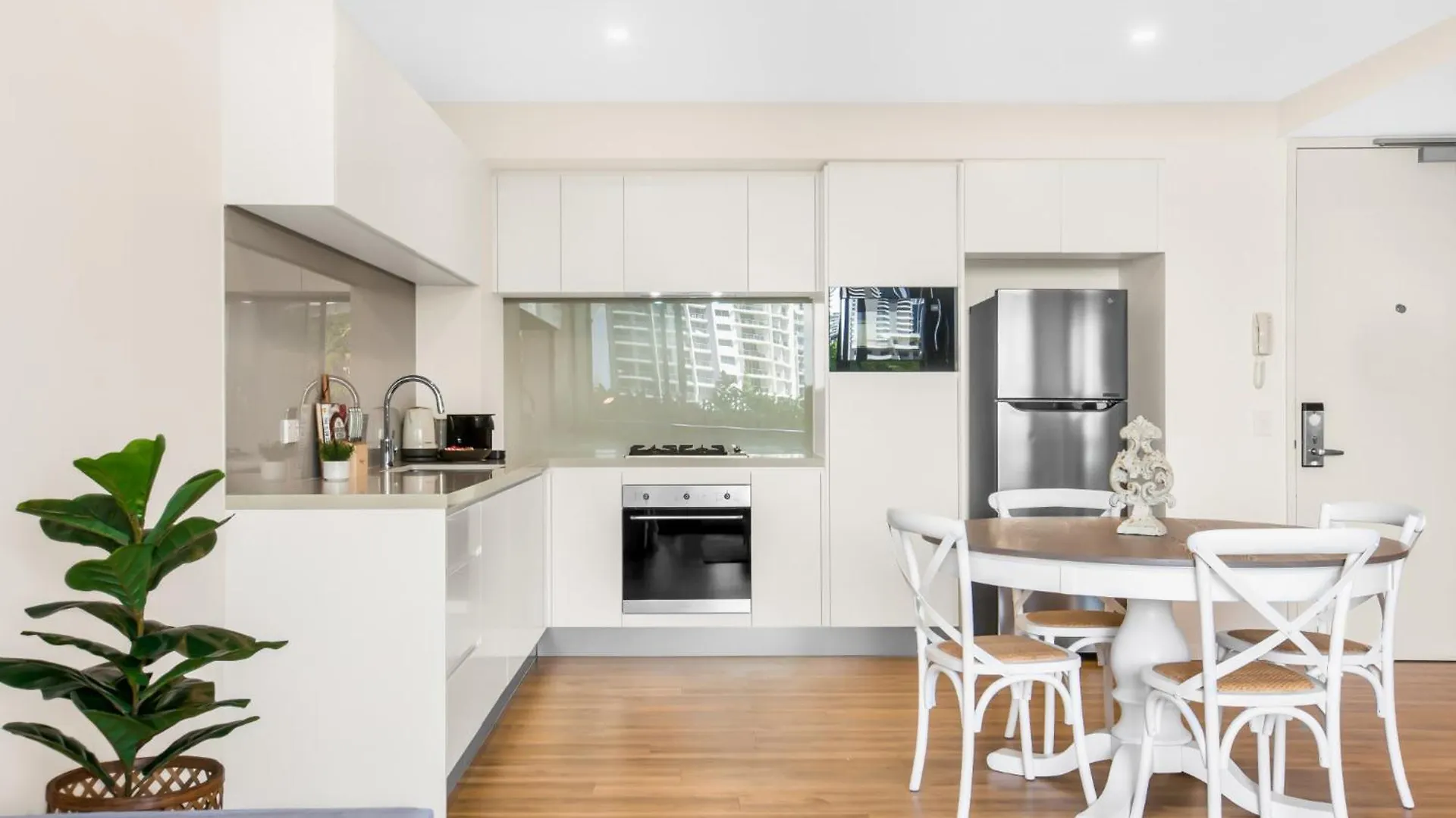 Sun Drenched Apartment In The Heart Of Surfers Gold Coast
