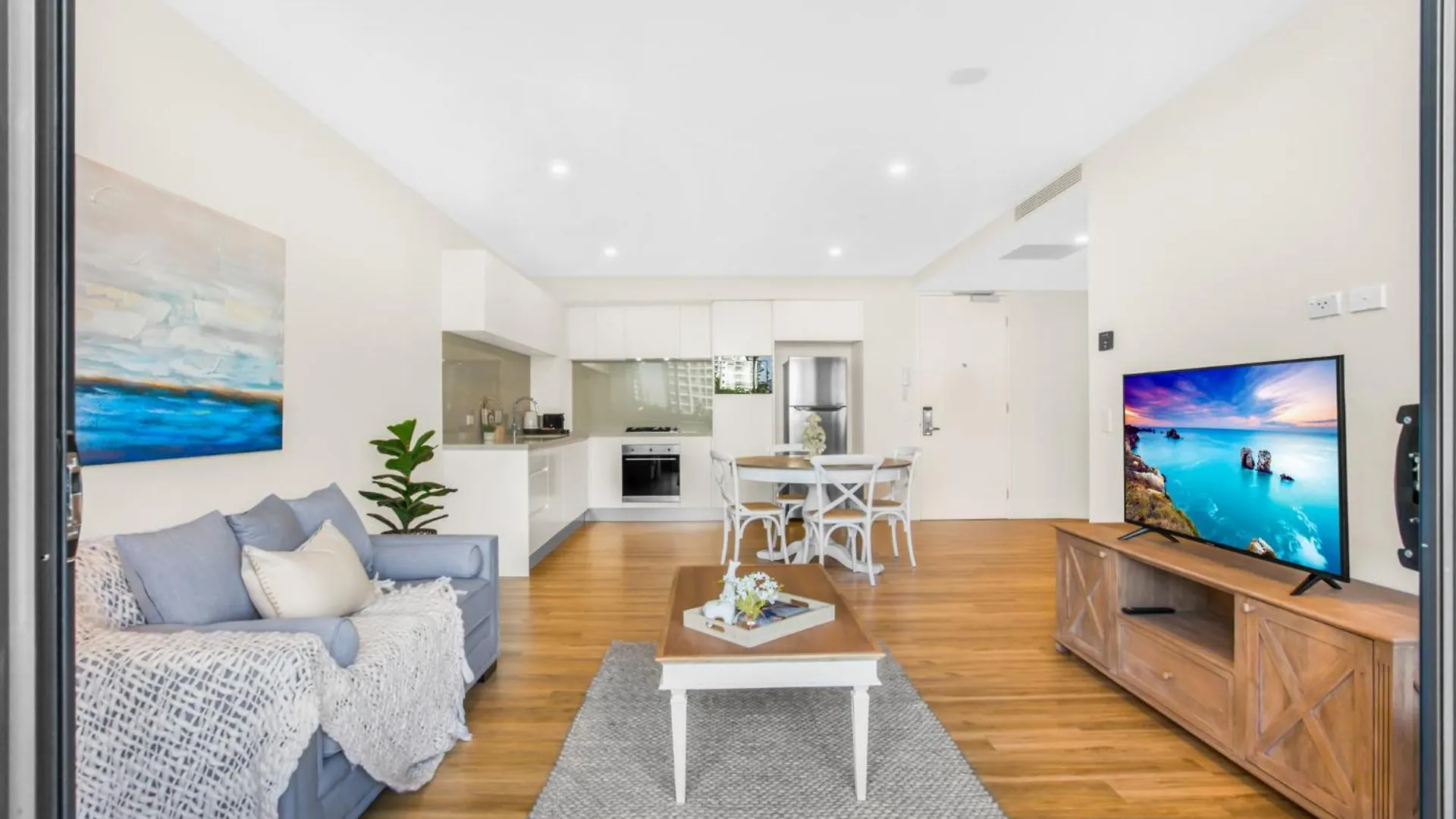 Sun Drenched Apartment In The Heart Of Surfers Gold Coast